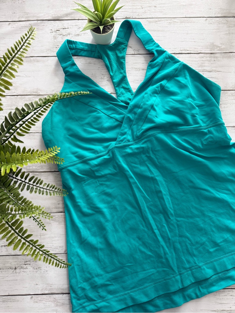 lululemon Deep V Athletic Tank Racerback Built-In Shelf Bra – Women’s Size 8